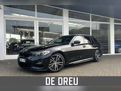 BMW 3-serie Touring - 330i M-Sport | CAMERA | ALCANTARA | M-PERFORMANCE DIFFUSER + SKIRTS + FRONTSPLITTER