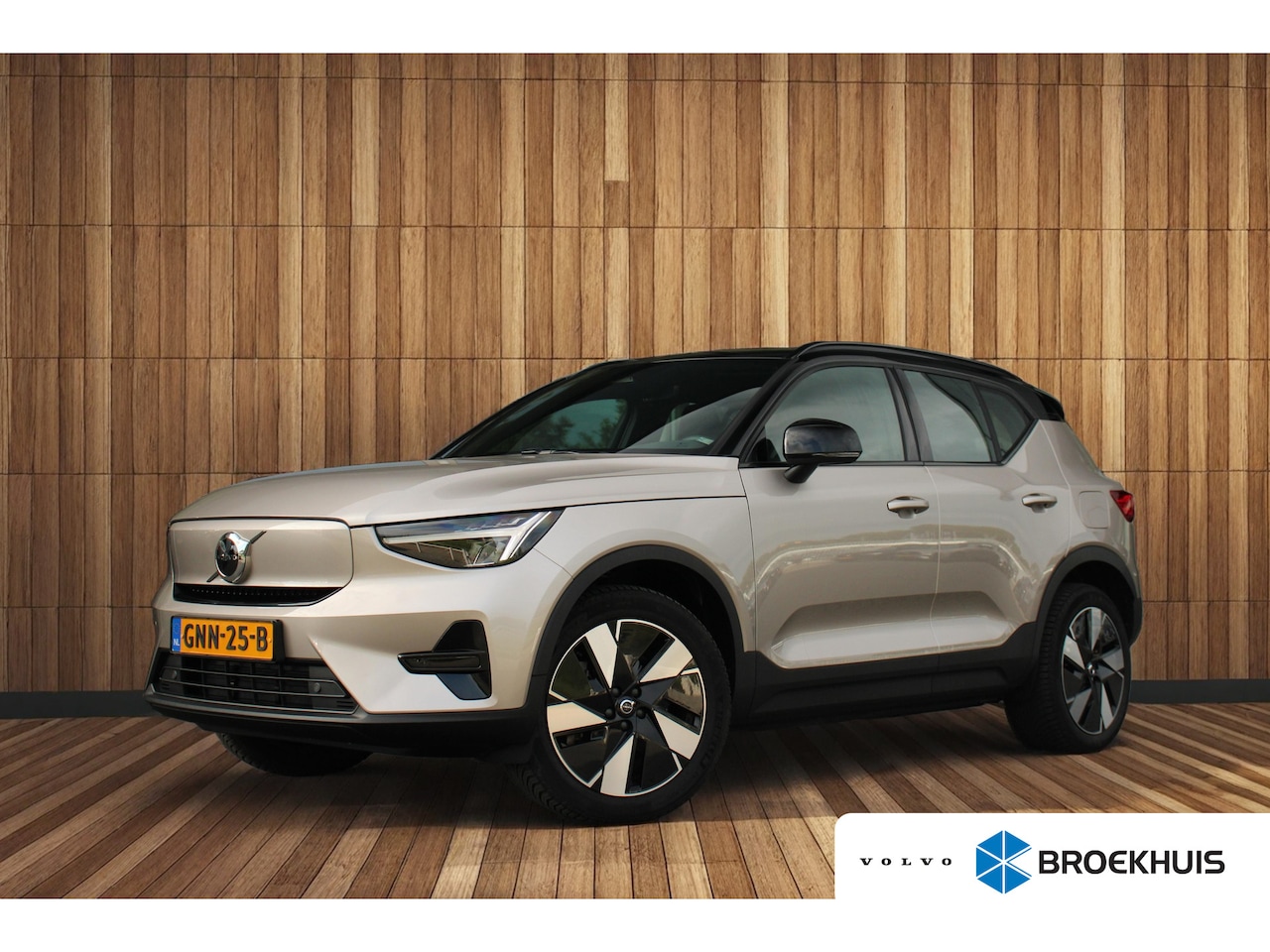 Volvo XC40 - Single Extended Range Plus 82 kWh | Voorstoelen verwarmd | Warmtepomp - AutoWereld.nl