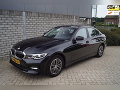 BMW 3-serie - 320i Business Edition Autom Navi Clima Apple Carplay LED Koplampen Cruise 2X PDC LMV Trekh