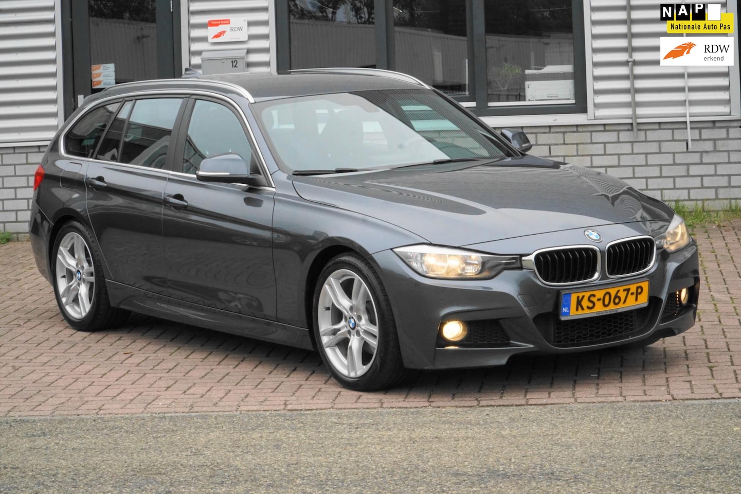 BMW 3-serie Touring - 320d High Executive M-SPORT - AutoWereld.nl