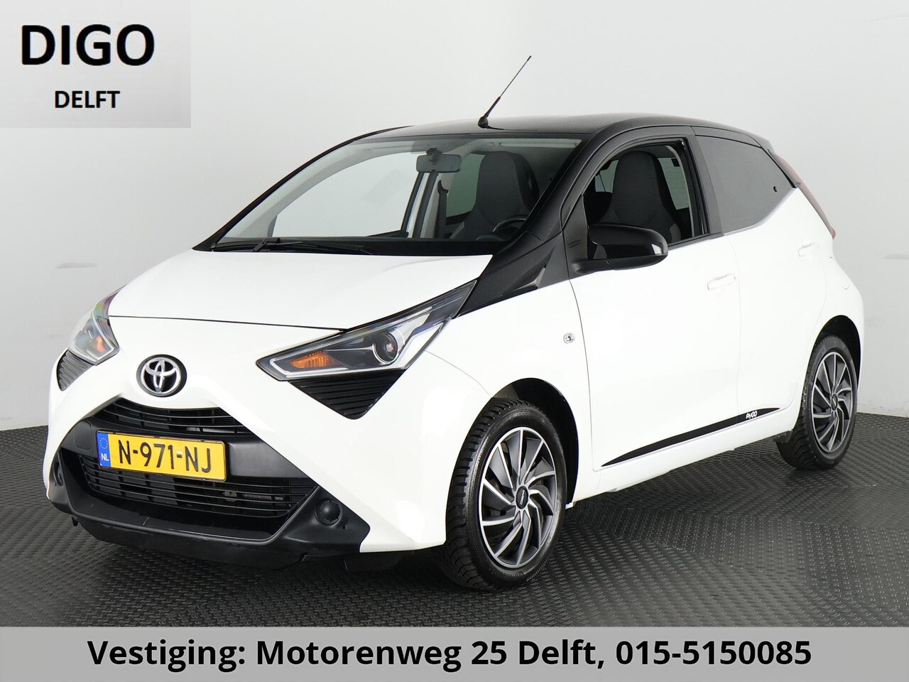 Toyota Aygo - 1.0 VVT-i X-PLAY BITONE CARPLAY NAVI AIRCO. CAMERA. BLUETOOTH. - AutoWereld.nl
