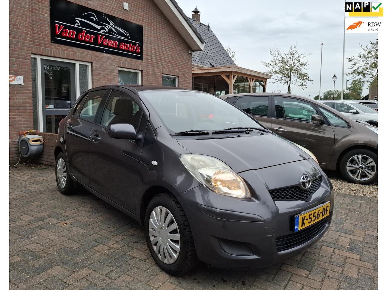 Toyota Yaris - 1.0 VVTi Acces. Zeer netjes. Airco, centrale deurvergrendeling, aux, etc. Lange APK, prijs - AutoWereld.nl