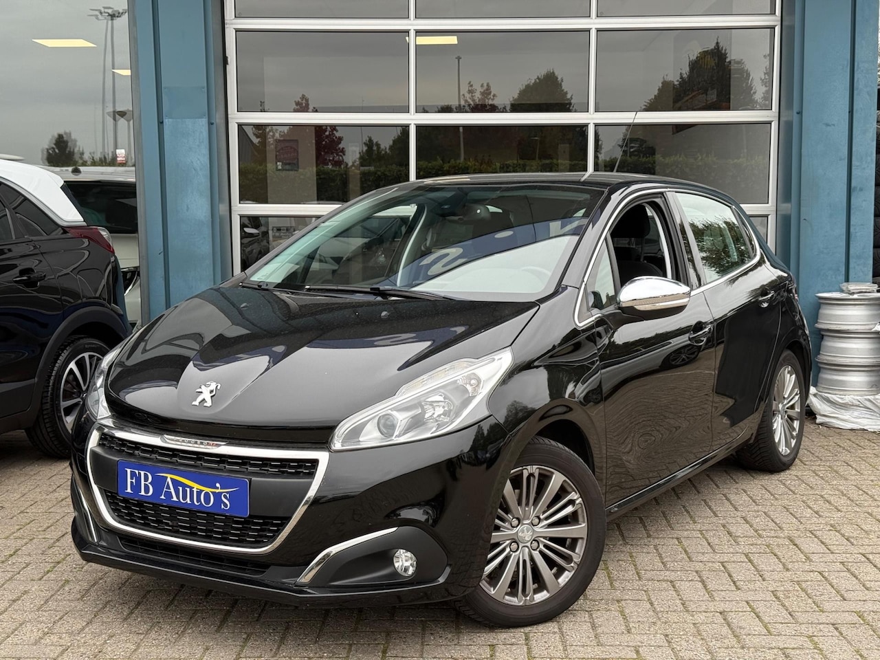Peugeot 208 - 1.2 PureTech Allure Airco Lmv Navi Cruise Camera - AutoWereld.nl