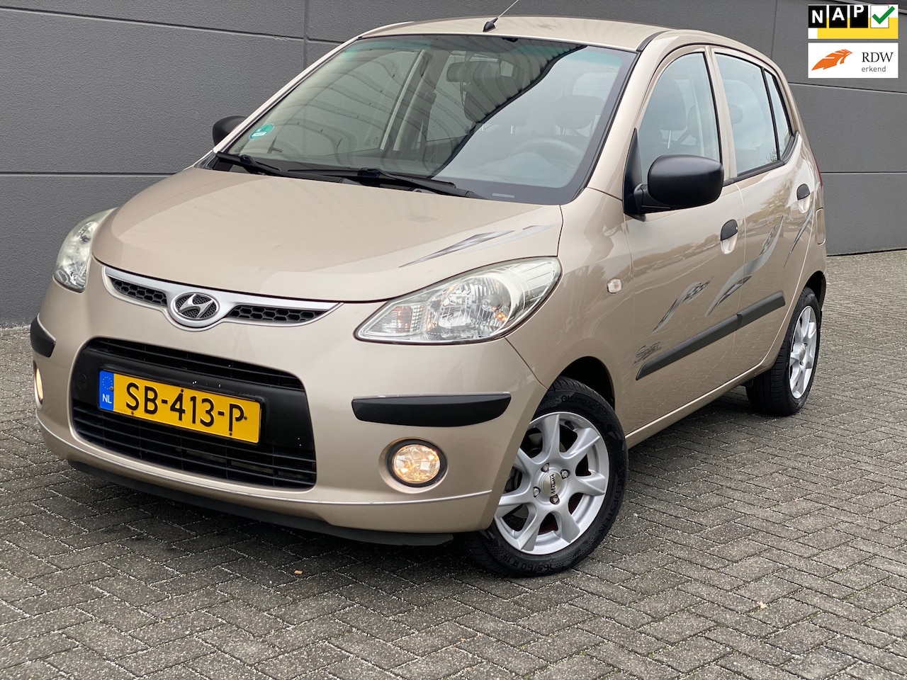 Hyundai i10 - 1.25i Active/luxe uitvoering/ 1e EIG/ dealeronderhouden/ 1jaar apk/airco/ EL-ramen/ zeer n - AutoWereld.nl