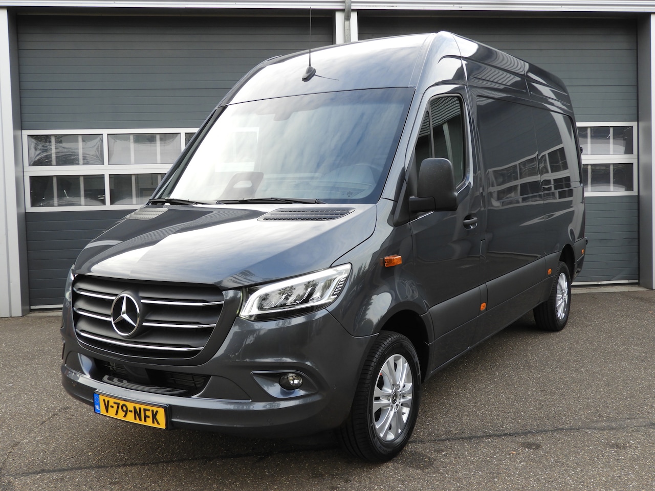 Mercedes-Benz Sprinter - 317 1.9 CDI L2H2 RWD AUT | LED | MBUX | CAMERA | FACELIFT - AutoWereld.nl