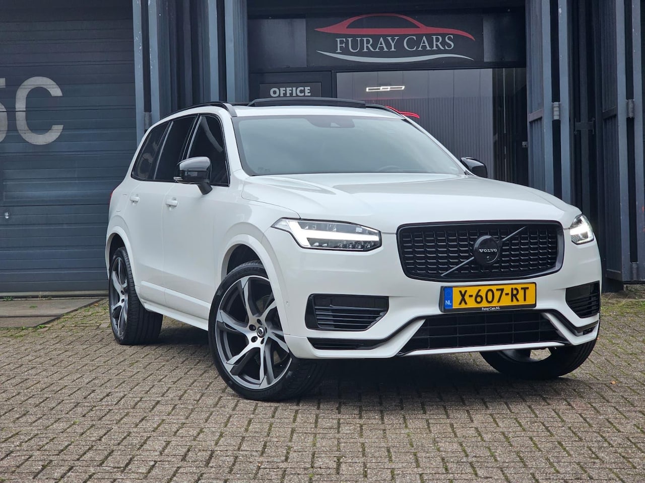 Volvo XC90 - 2.0 T8 Twin Engine AWD Inscription Pano 360 Luchtvering - AutoWereld.nl
