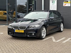 BMW 5-serie Touring - 520i High Executive/M-PAKKET/2E EIG/PANO-DAK/NAVI/NL-AUTO NAP
