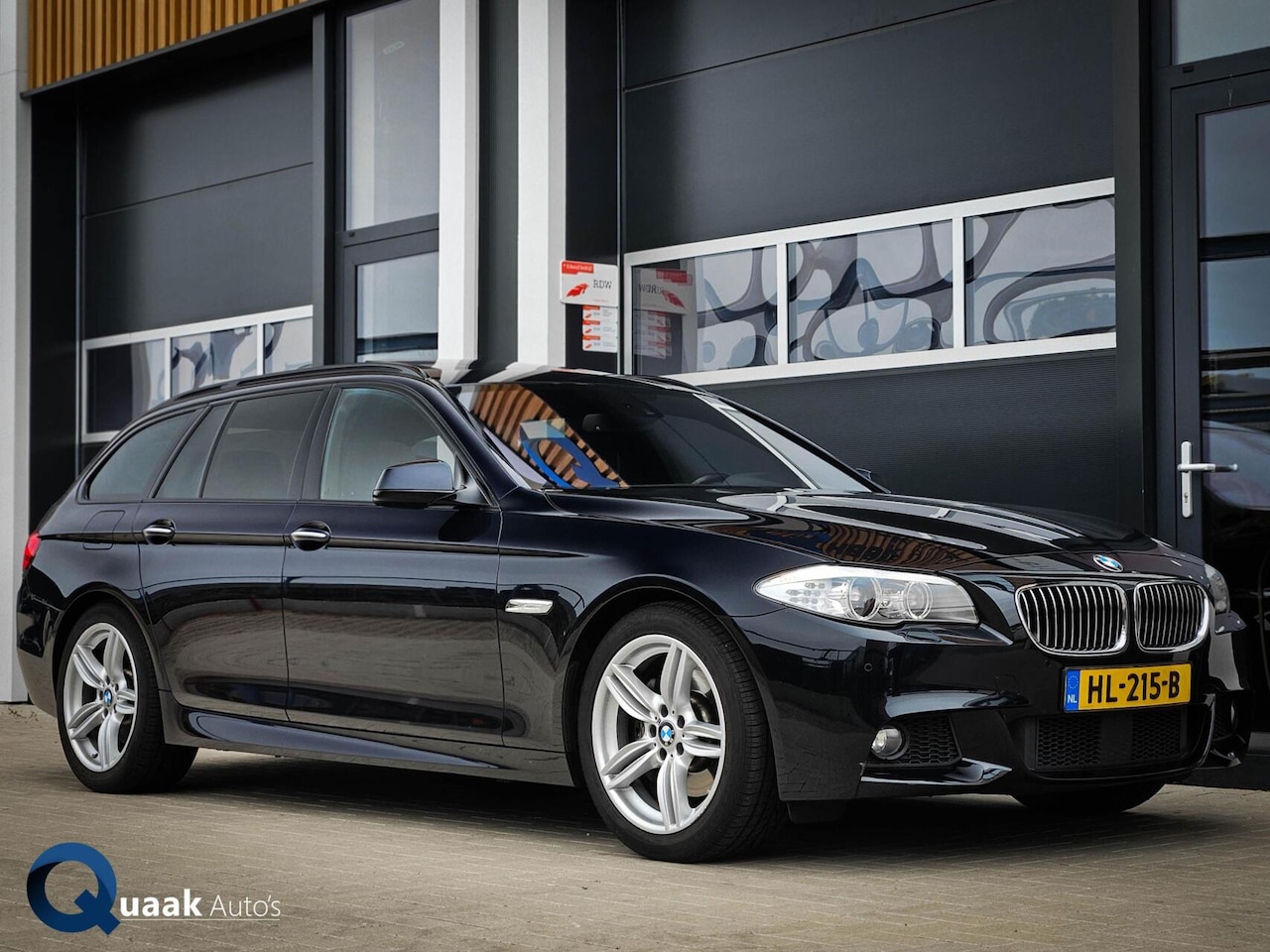 BMW 5-serie Touring - 530d M-Sport | PANO | STOEL VENT. & VERW. | CARBONSCHWARZ | TREKHAAK | HUD | ADAPTIVE CRUI - AutoWereld.nl