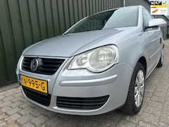 Volkswagen Polo - 1.4-16V Trendline Automaat