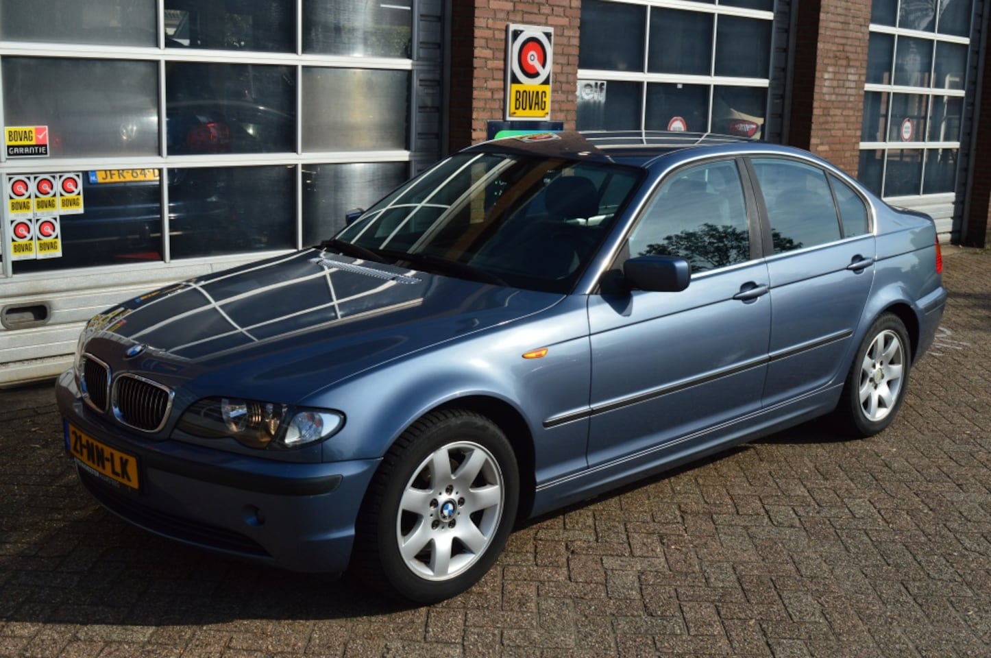 BMW 3-serie - 325i 325I, Leer,Automaat, Pdc, C 325i Executive - AutoWereld.nl