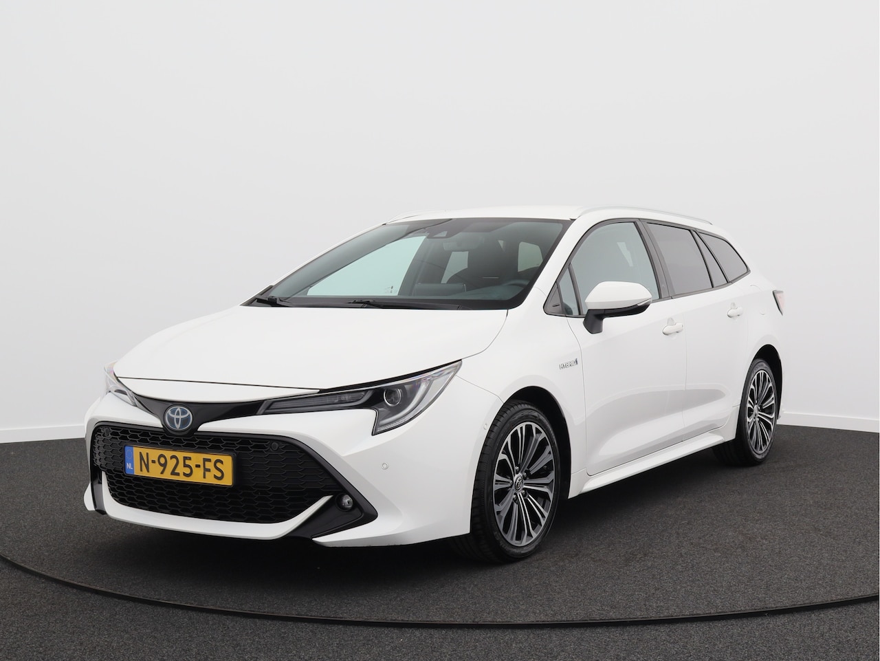 Toyota Corolla Touring Sports - 1.8 Hybrid Business Plus/ lage km/ zeer mooi! - AutoWereld.nl