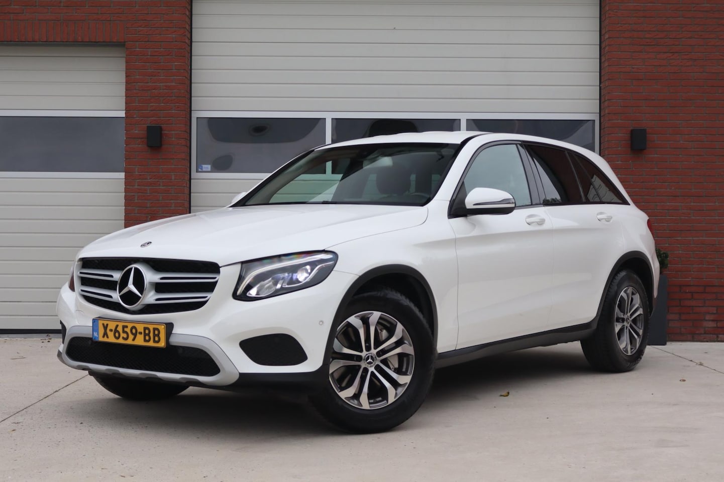 Mercedes-Benz GLC-klasse - 250 211pk 4MATIC Business - Trekhaak - LED - Stoelverwarming - Dealeronderhouden - AutoWereld.nl