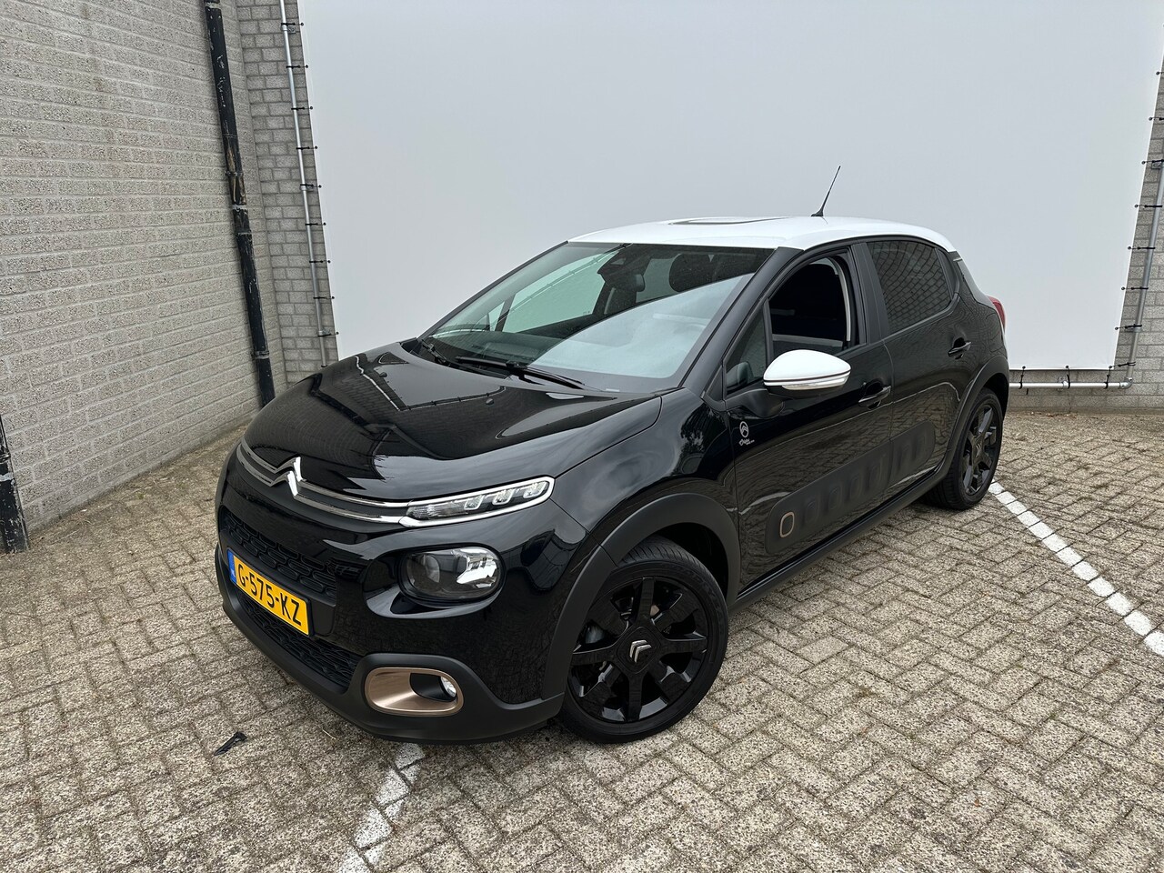 Citroën C3 Origin - 1.2 PureTech S&S Origins | Achterbank in delen neerklapbaar | Achteruitrijcamera | Afwijke - AutoWereld.nl