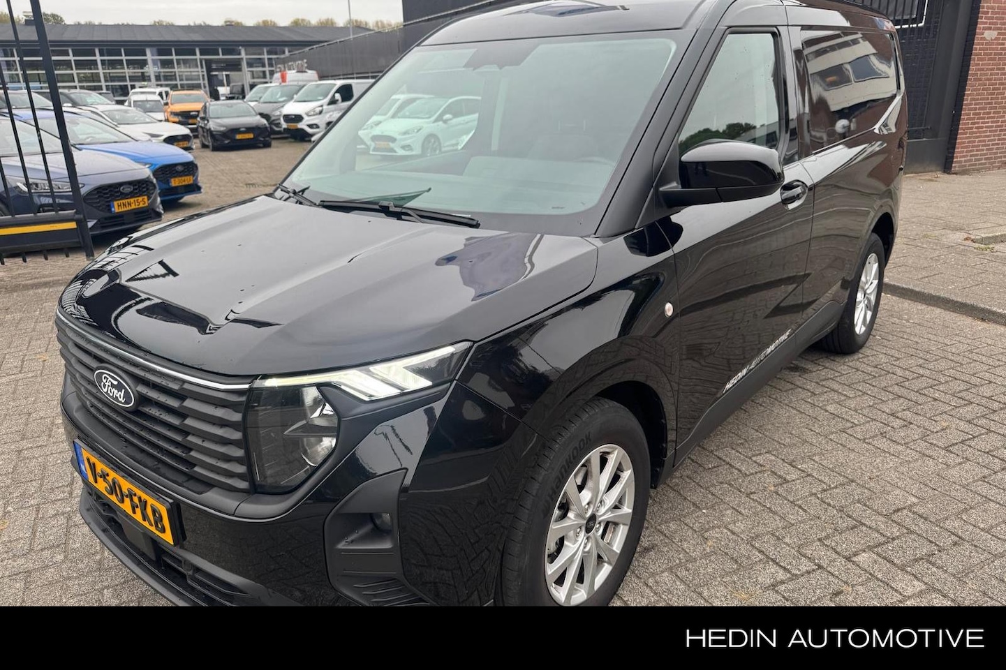 Ford Transit Courier - 1.0 EcoBoost Limited | Automaat - AutoWereld.nl
