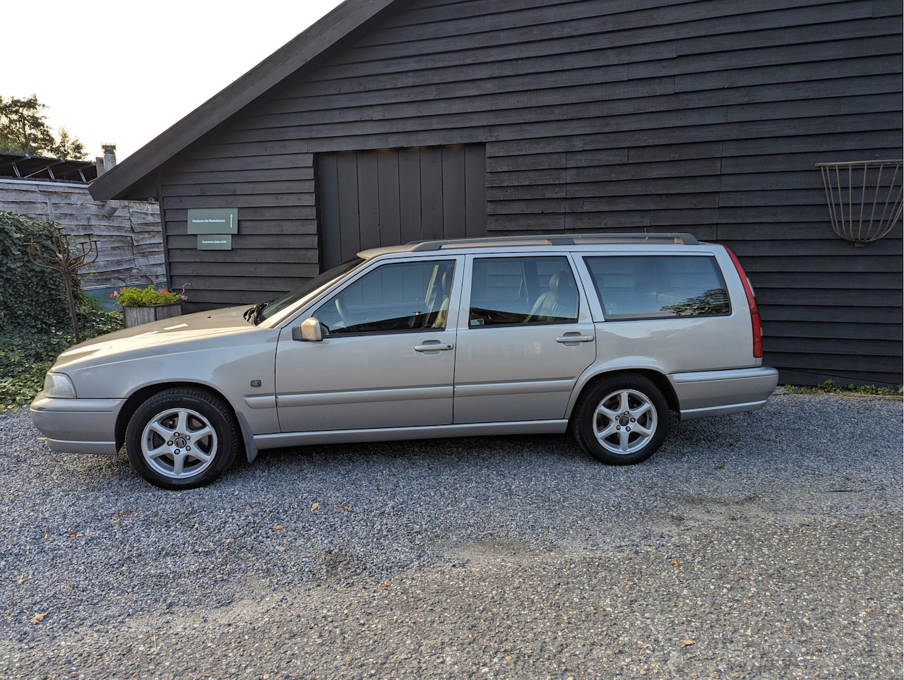 Volvo V70 - 2.5 Luxury-Line 2.5 Luxury-Line - AutoWereld.nl