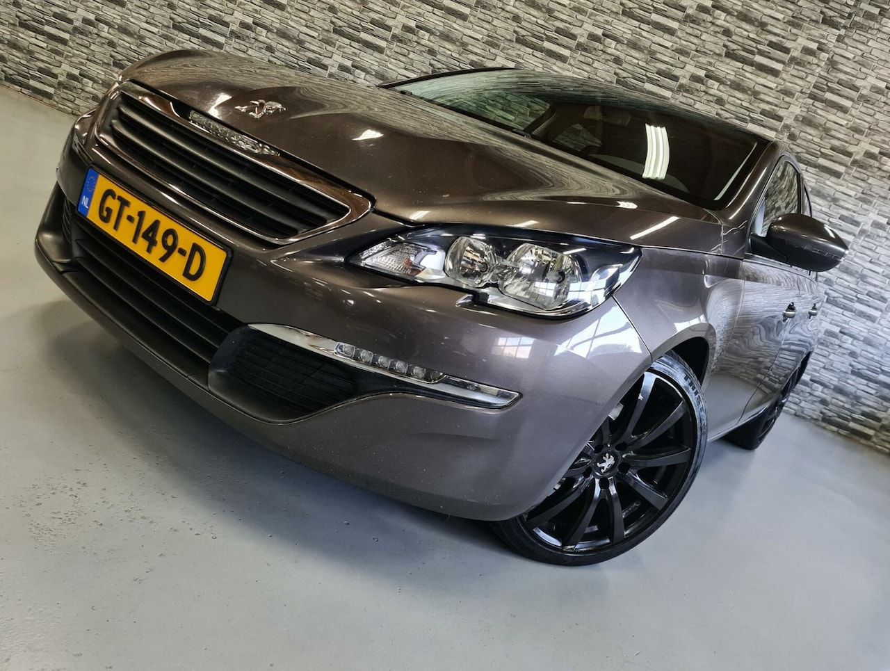 Peugeot 308 SW - 1.2 PureTech Blue Lease *PDC*Bluetooth*NAP*! - AutoWereld.nl