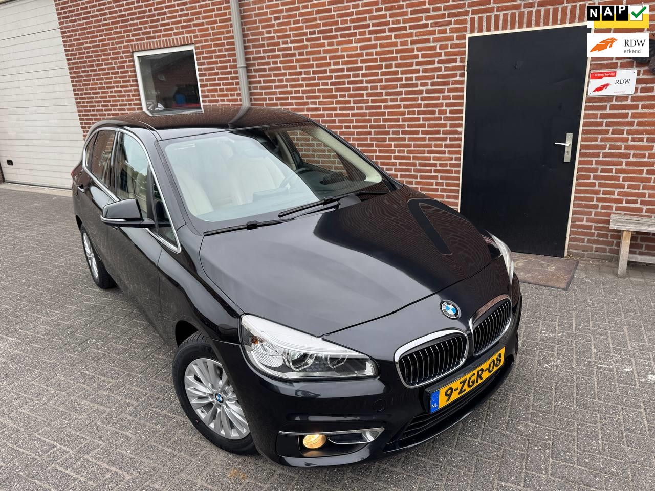 BMW 2-serie Active Tourer - 218i High Executive Leer, Head/up, Camera, PDC - AutoWereld.nl
