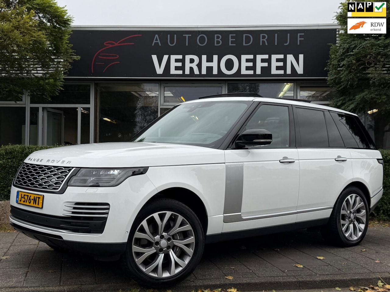 Land Rover Range Rover - P400e Fifty - FULL OPTION - MASSAGE - HEAD-UP - PANORAMADAK - APPLE CARPLAY ! - AutoWereld.nl