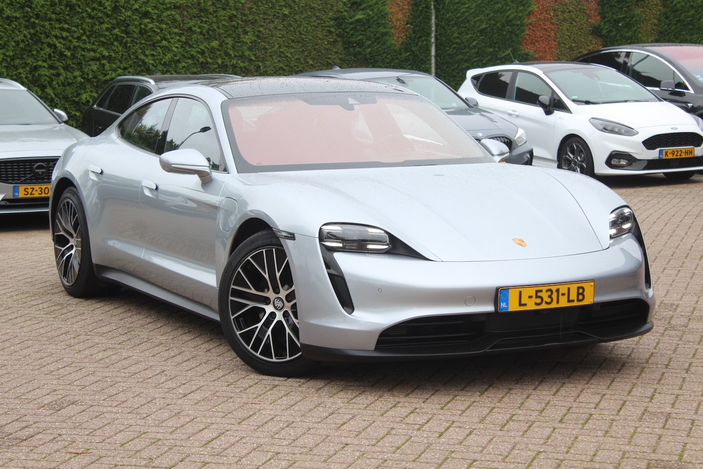 Porsche Taycan - Performance 84 kWh / SoH 94.5% / Panoramadak / 360Camera / Adaptieve stoelen / Sportchrono - AutoWereld.nl