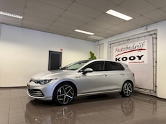 Volkswagen Golf - 1.5 eTSI Style * NL Auto / Automaat / Panoramadak / Carplay / Afn. Trekhaak / LED