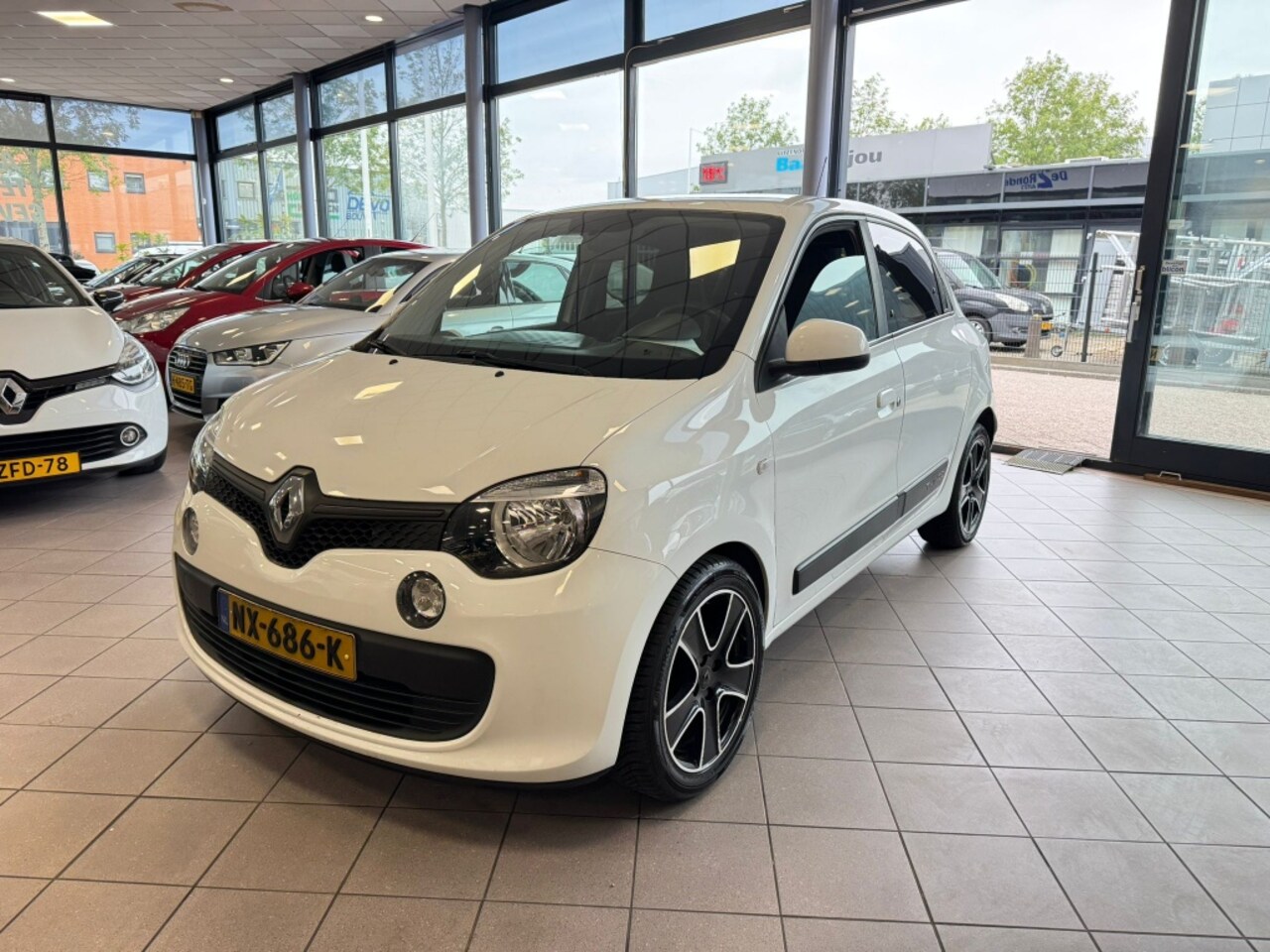Renault Twingo - 1.0 SCe Collection AIRCO APK 5-26 LMV BJ 2017 !!! - AutoWereld.nl