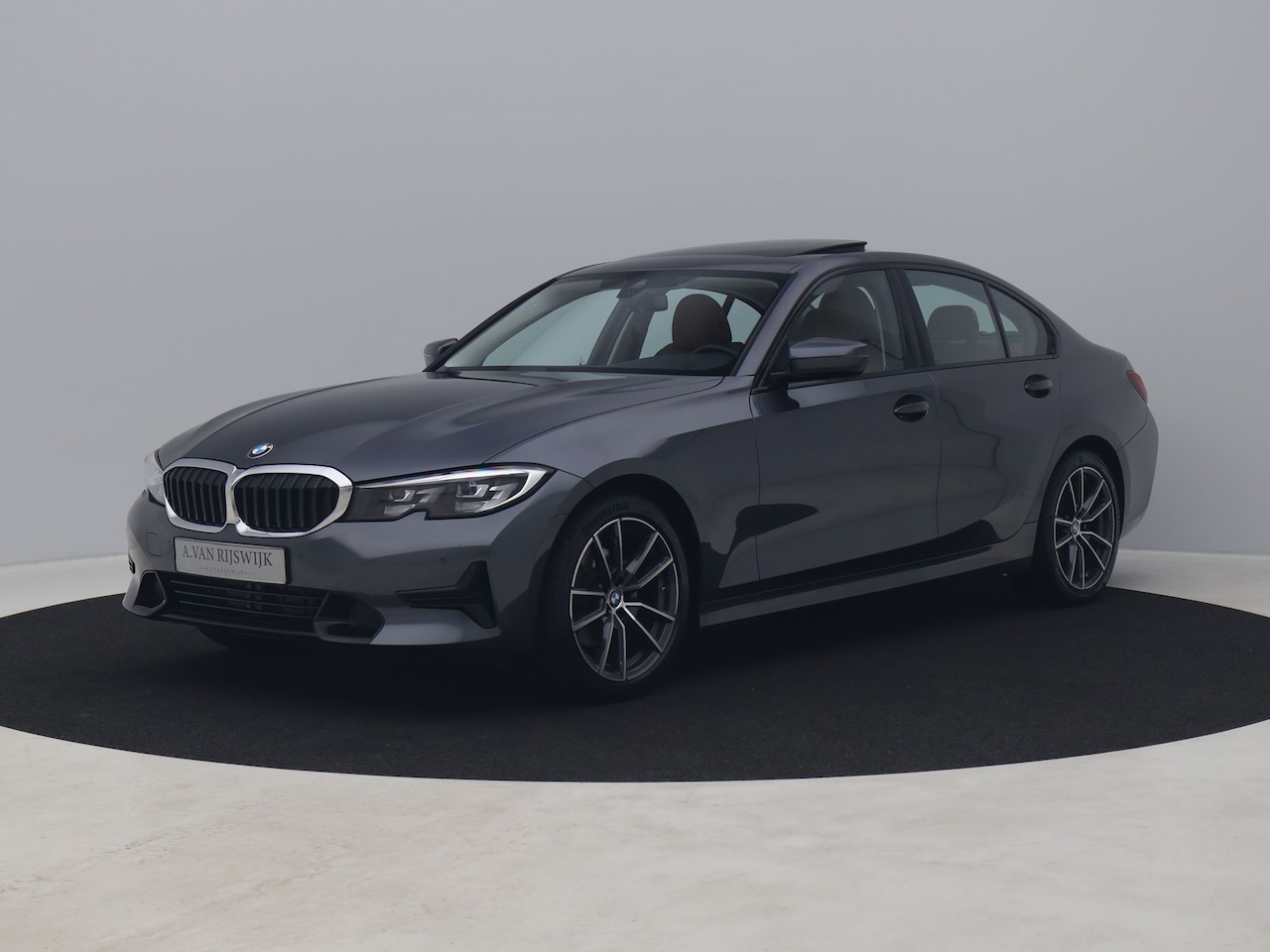BMW 3-serie - 320i Business Edition Plus Sport | SCHUIFDAK | CARPLAY - AutoWereld.nl