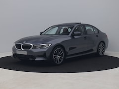 BMW 3-serie - 320i Business Edition Plus Sport | SCHUIFDAK | CARPLAY