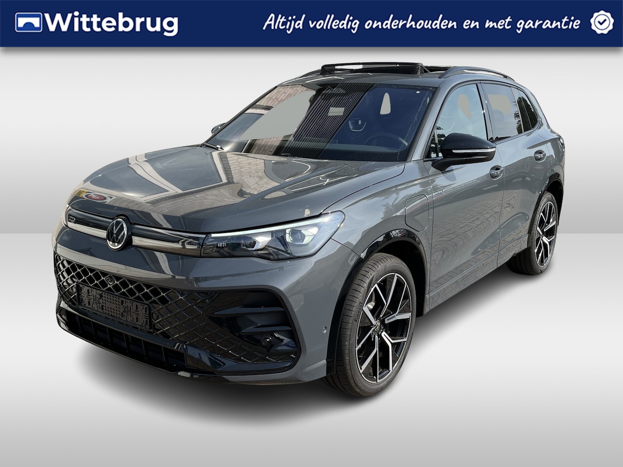 Volkswagen Tiguan - 1.5 eHybrid R-Line Edition / AUTOMAAT/ 4.700 KM/ FABRIEKSGARANTIE T/M  6-2029/ 2X R-LINE/ - AutoWereld.nl
