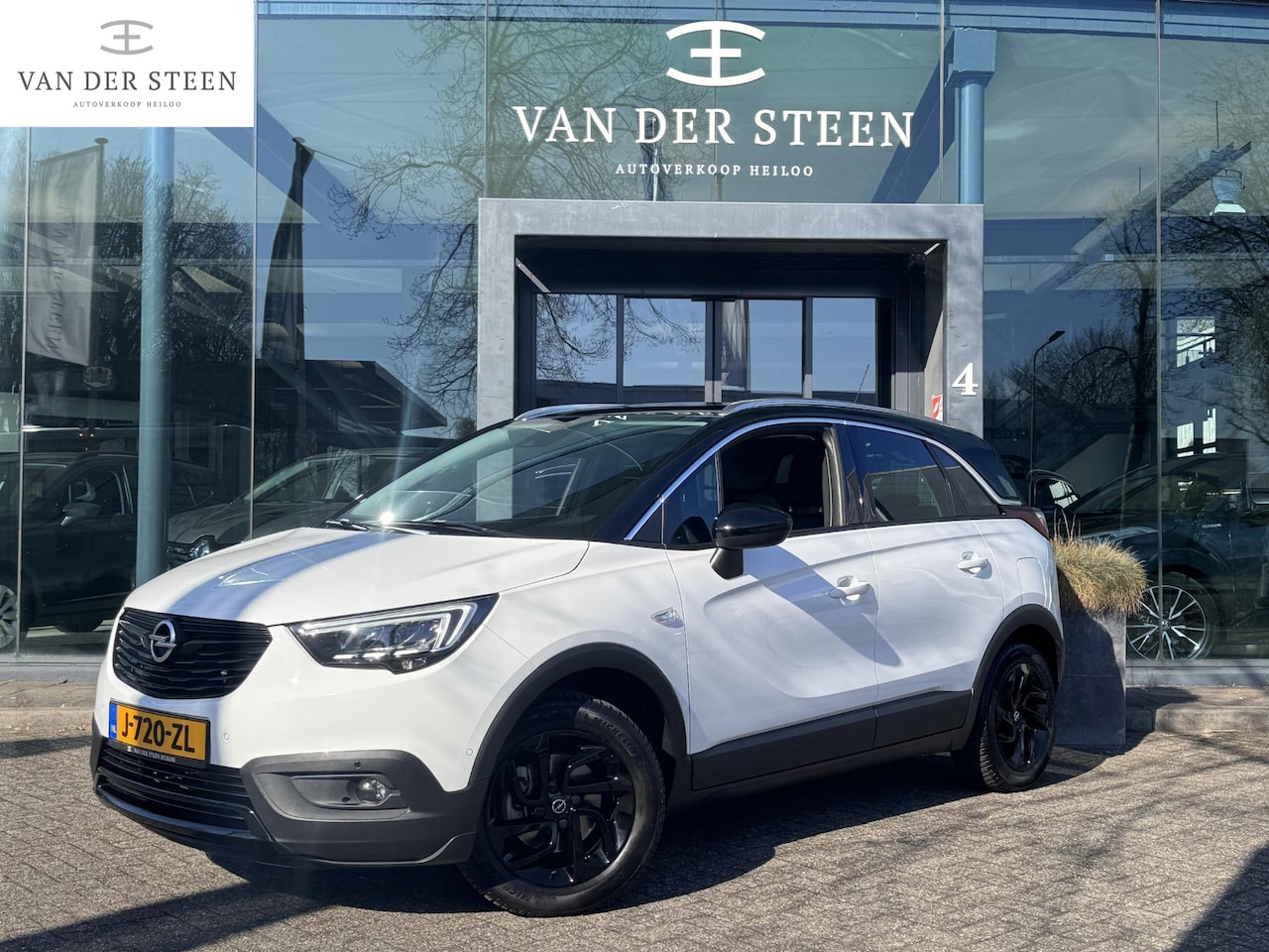 Opel Crossland X - 1.2 Turbo Ultimate Panoramadak | Apple Carplay | Cruise Control l Trekhaak - AutoWereld.nl