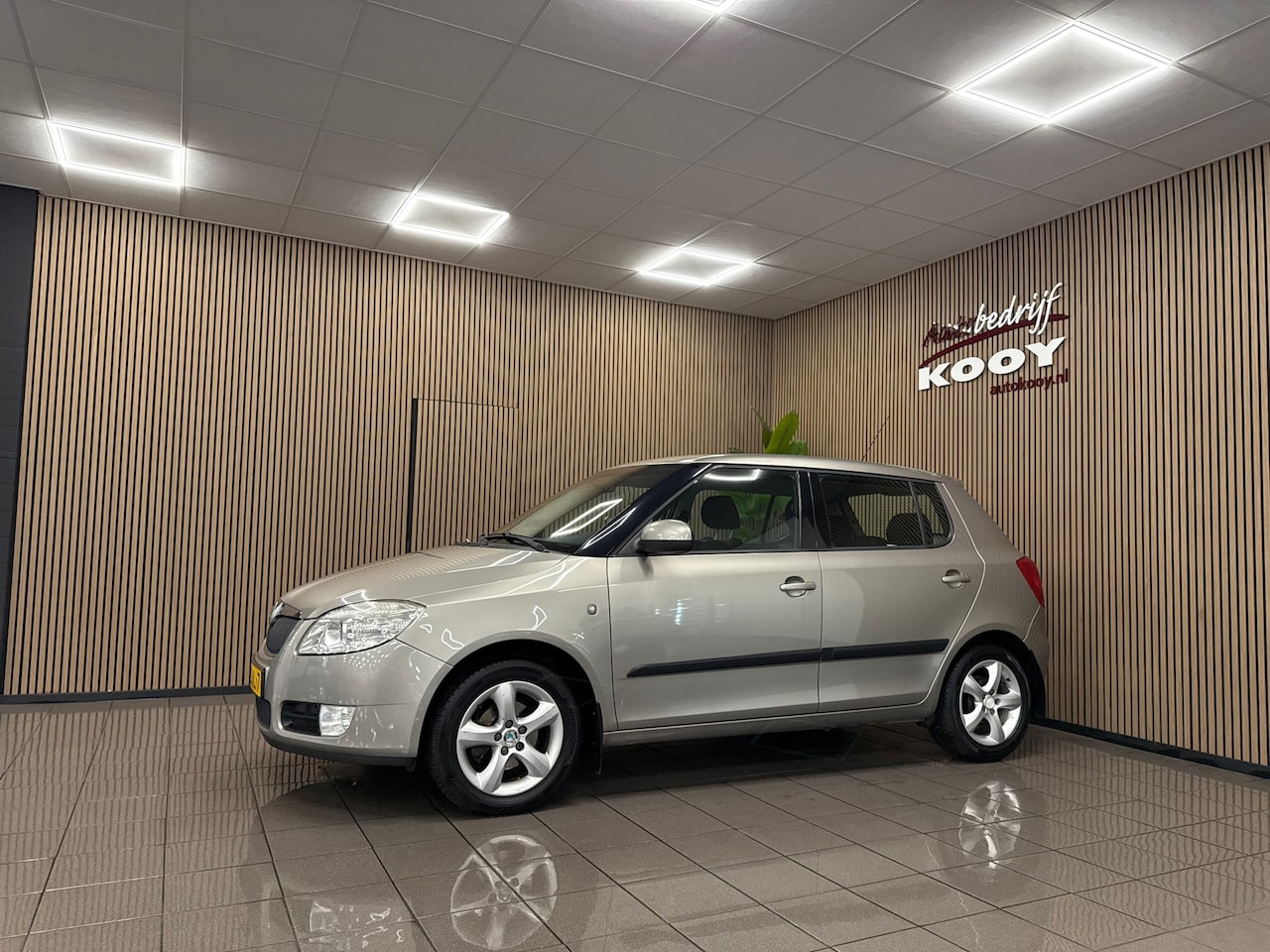 Skoda Fabia - 1.4-16V Sport * APK 09-2026 / Airco / LM Velgen / Trekhaak * - AutoWereld.nl