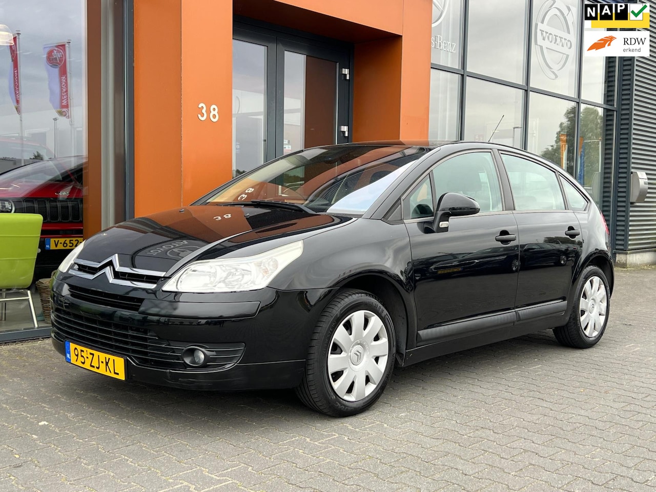 Citroën C4 - 1.6-16V Image|Cruise|Climatecontrol|Trekhaak|APK - AutoWereld.nl