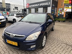Hyundai i30 - 1.6i Dynamic Luxe 3 Maanden garantie nieuwe apk aflevering beurt compleet gereinigd en gep