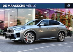 BMW iX2 - eDrive20 High Executive M Sport / Panoramadak / Trekhaak / Sportstoelen / M Adaptief onder