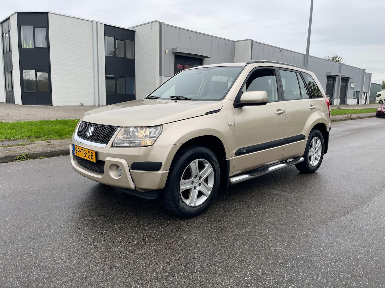 Suzuki Grand Vitara - 2.0-16V Exclusive Clima 4 aandrijving AFN Trekhaak - AutoWereld.nl