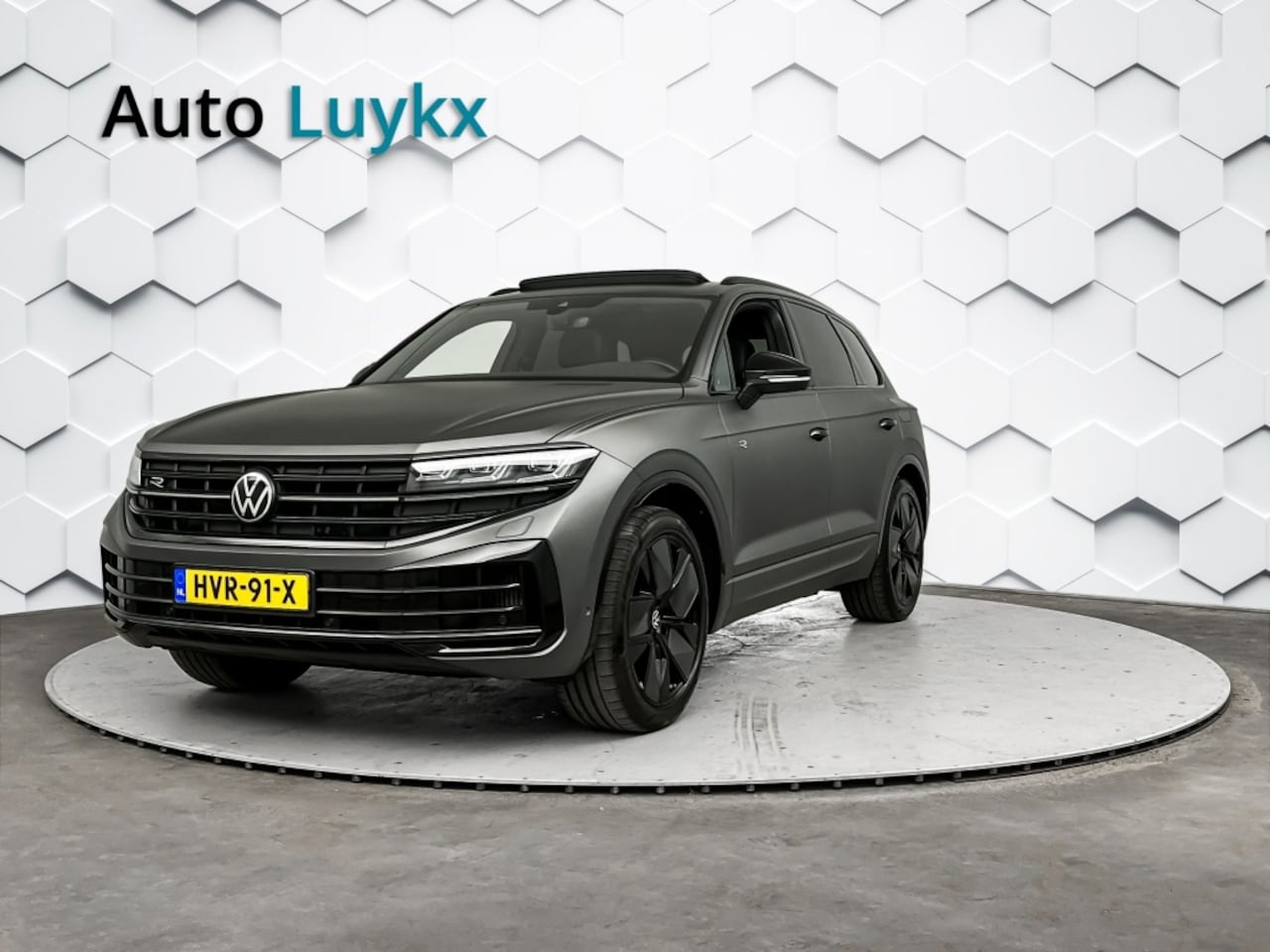 Volkswagen Touareg - 3.0 TSi eHybrid 4M 462 PK R | Panoramadak | Luchtvering | Trekhaak - AutoWereld.nl
