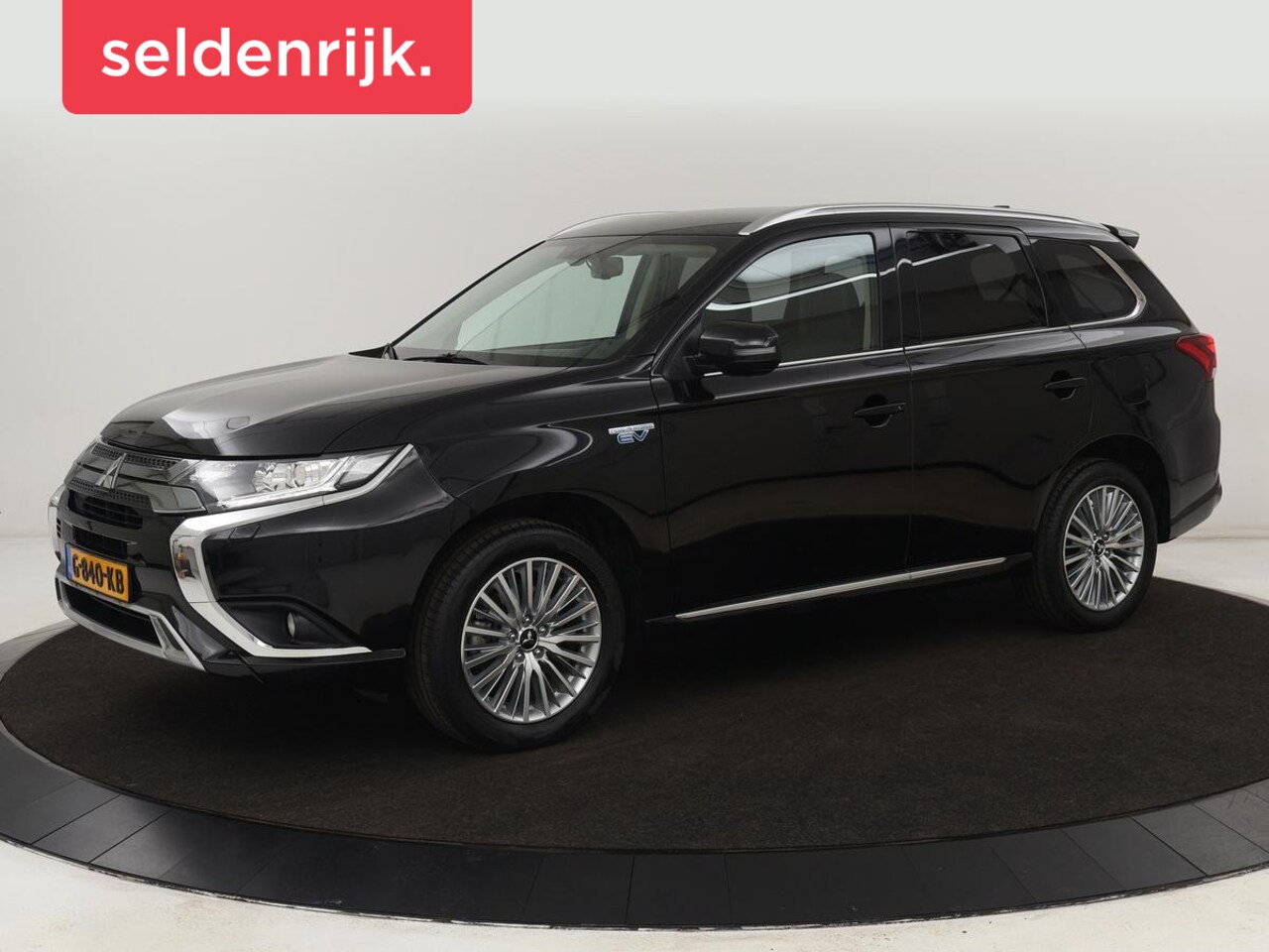 Mitsubishi Outlander - 2.4 PHEV Pure+ | Trekhaak | Carplay | Leder/Alcantara | Camera | Keyless | Full LED | Clim - AutoWereld.nl
