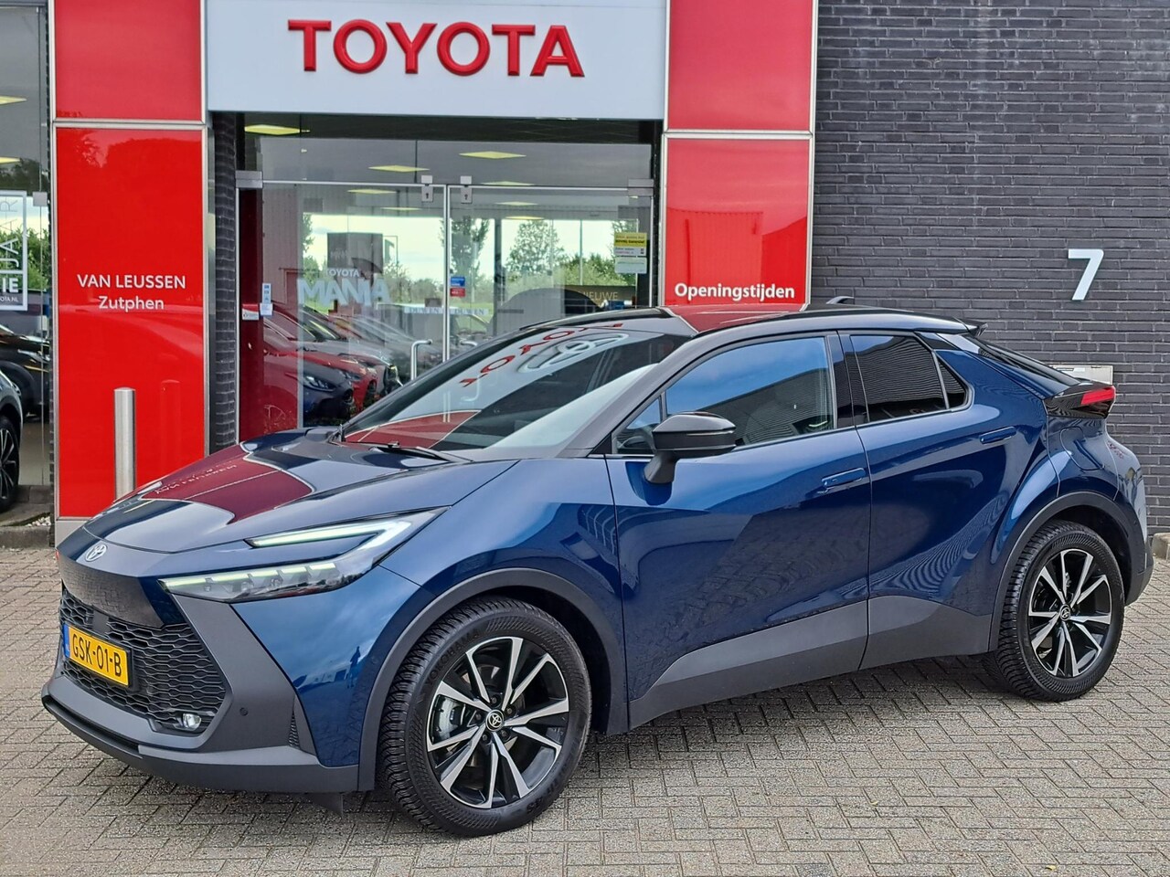 Toyota C-HR - 1.8 Hybrid 140 First Edition ELEK. ACHTERKLEP NAVI 360 CAMERA PARK ASSIST - AutoWereld.nl