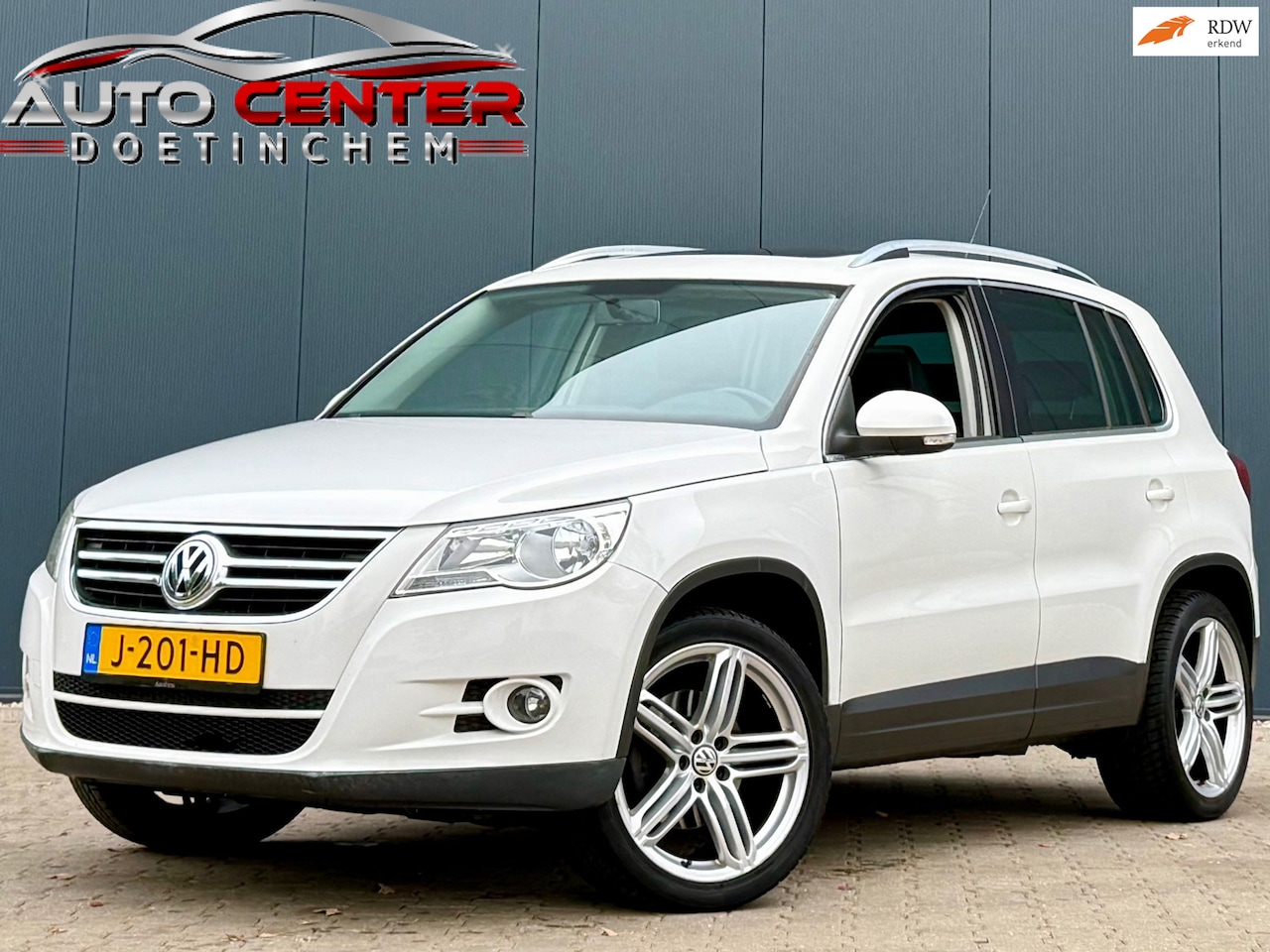 Volkswagen Tiguan - 2.0 TSI Comfort&Design 4Motion Pano Leder - AutoWereld.nl