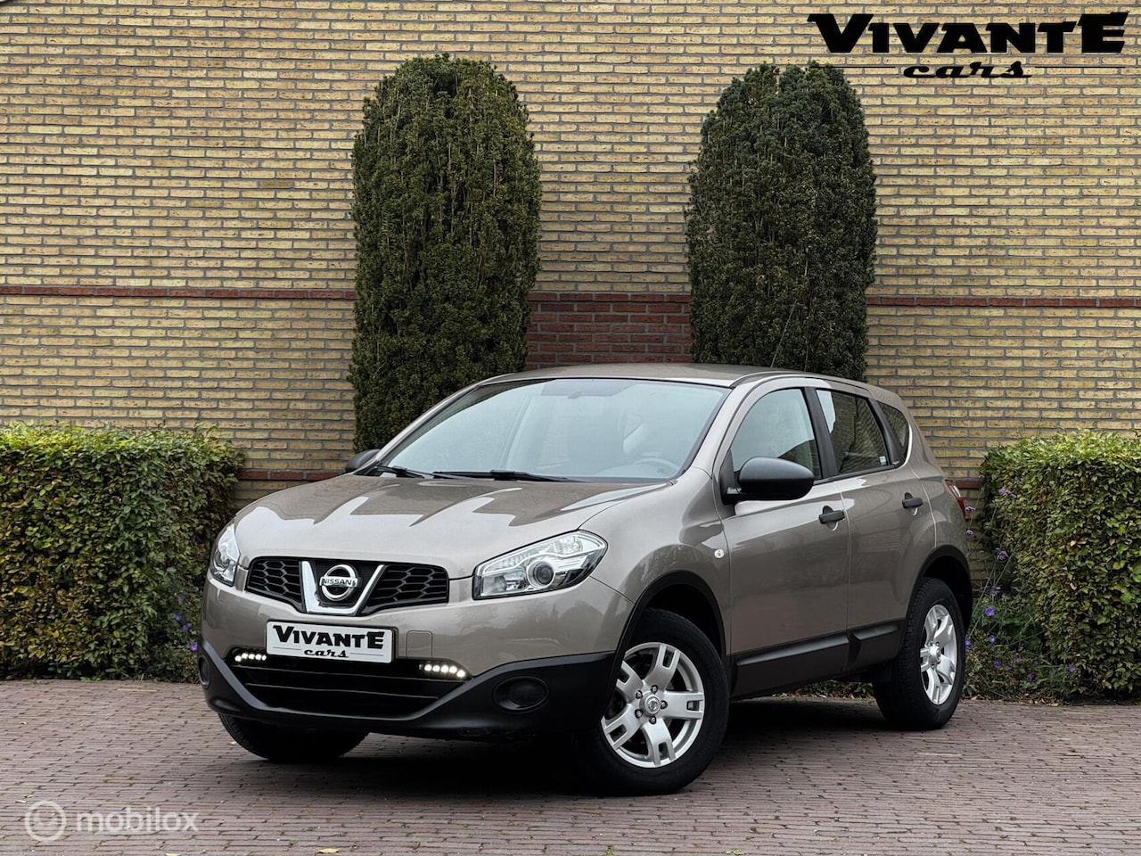 Nissan Qashqai - 1.6 Visia Cruise*Airco*Trekhaak*PDC*Nw.APK - AutoWereld.nl