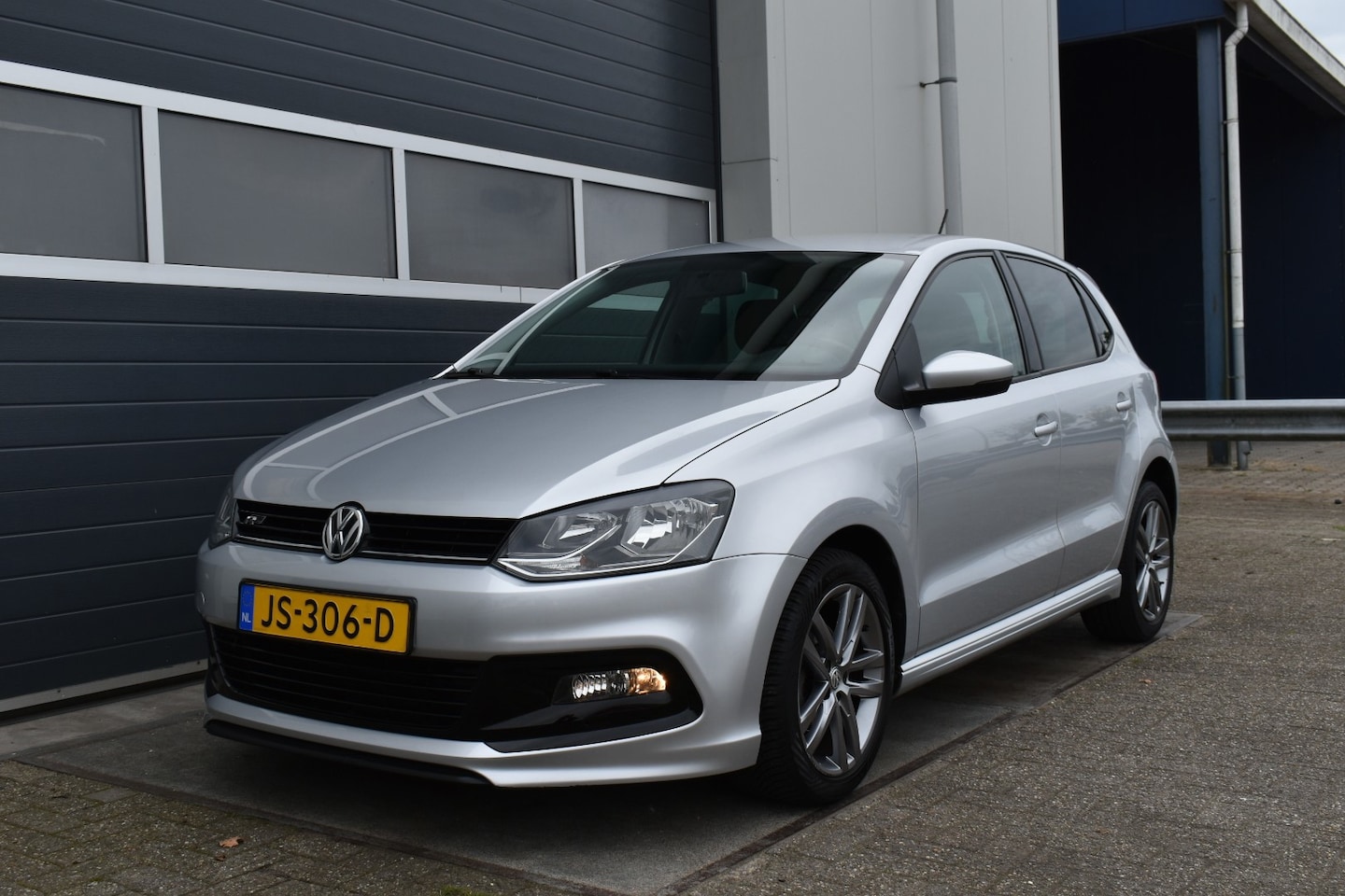 Volkswagen Polo - 1.2 TSI R-Line Comfortline - AutoWereld.nl
