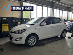 Hyundai i20 - 1.2i i-Deal Navi | Climate | Pdc | Net binnen