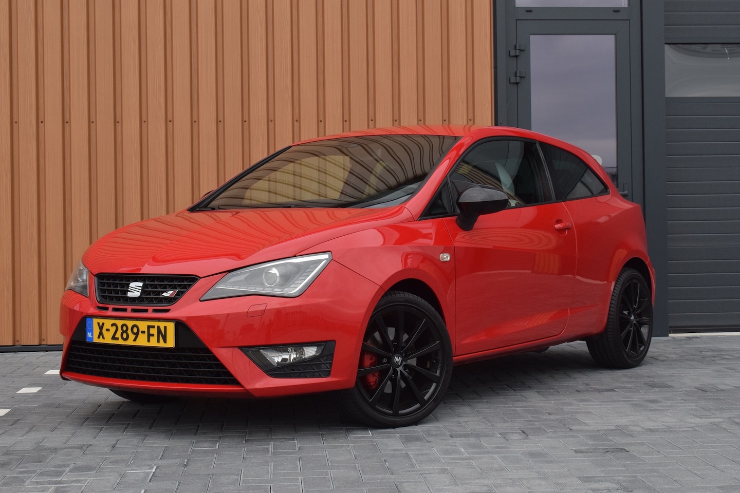 SEAT Ibiza SC - 1.4 TSI 180pk DSG Cupra | Leer | Xenon | 18" | PDC - AutoWereld.nl