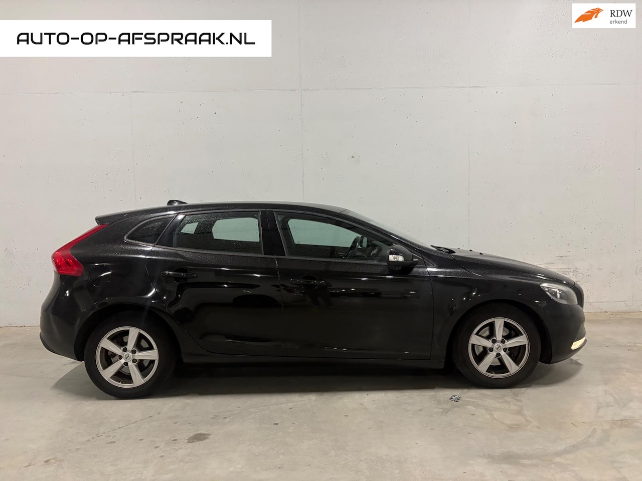 Volvo V40 - 2.0 T2 Base Airco Cruise Control Trekhaak - AutoWereld.nl