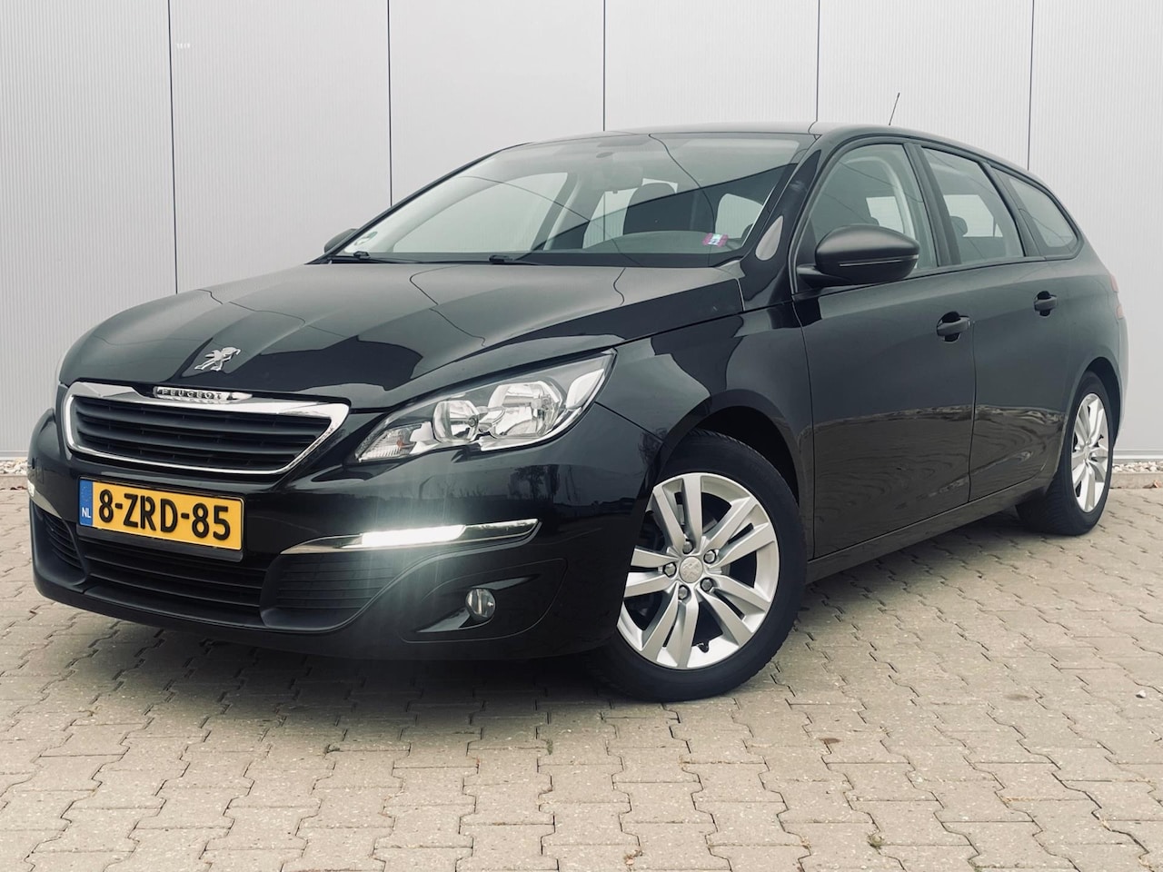 Peugeot 308 SW - 1.2 e-THP Access 1.2 e-THP Access, Distributieriem recent vervangen. - AutoWereld.nl