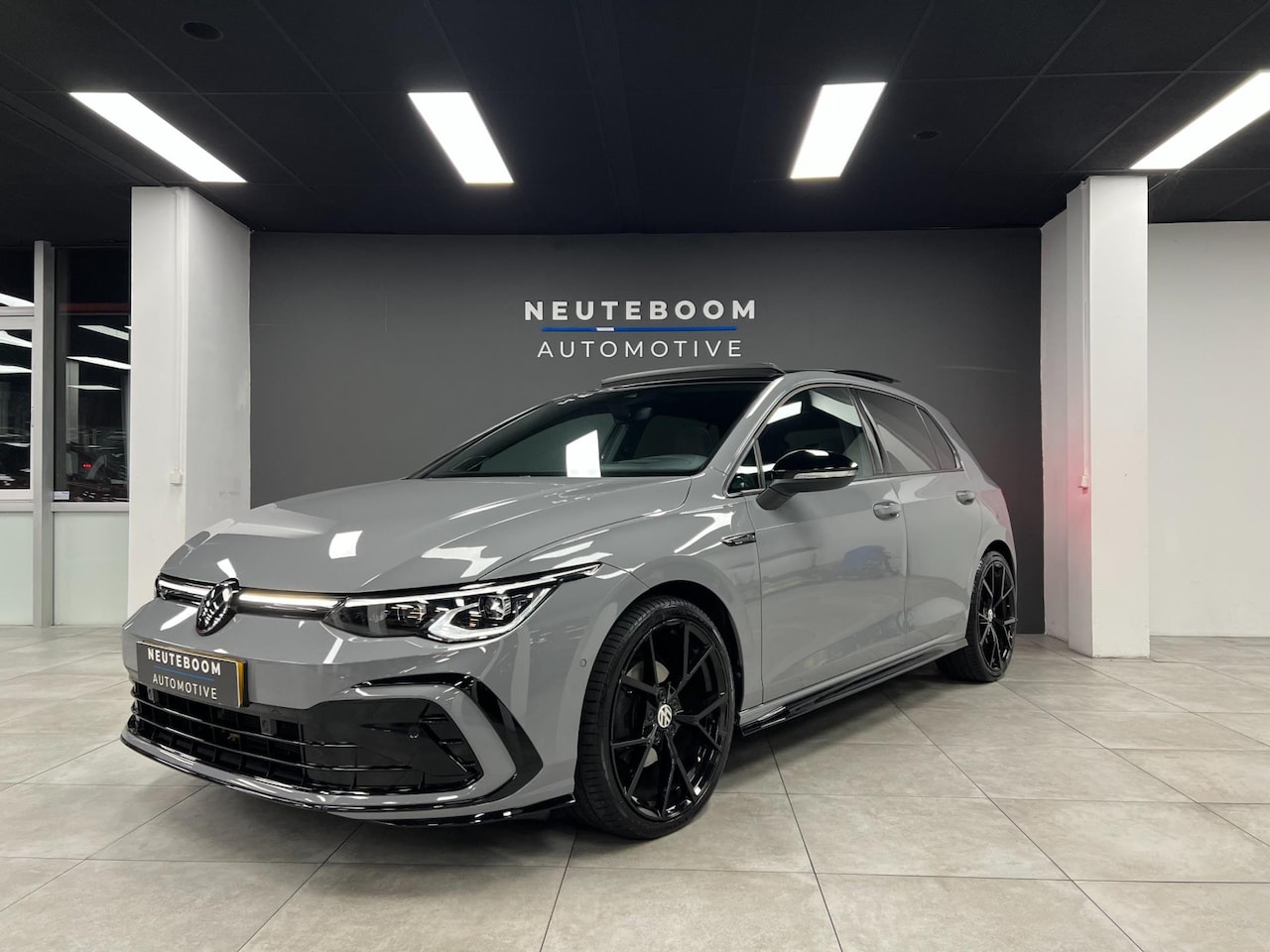 Volkswagen Golf - 1.5 eTSI R-Line | Head-Up | Keyless | Pano | - AutoWereld.nl