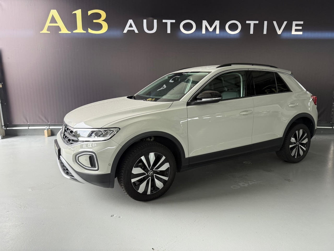 Volkswagen T-Roc - 1.5 TSI Life Edition automaat navi camera goal uitvoering 2025 - AutoWereld.nl