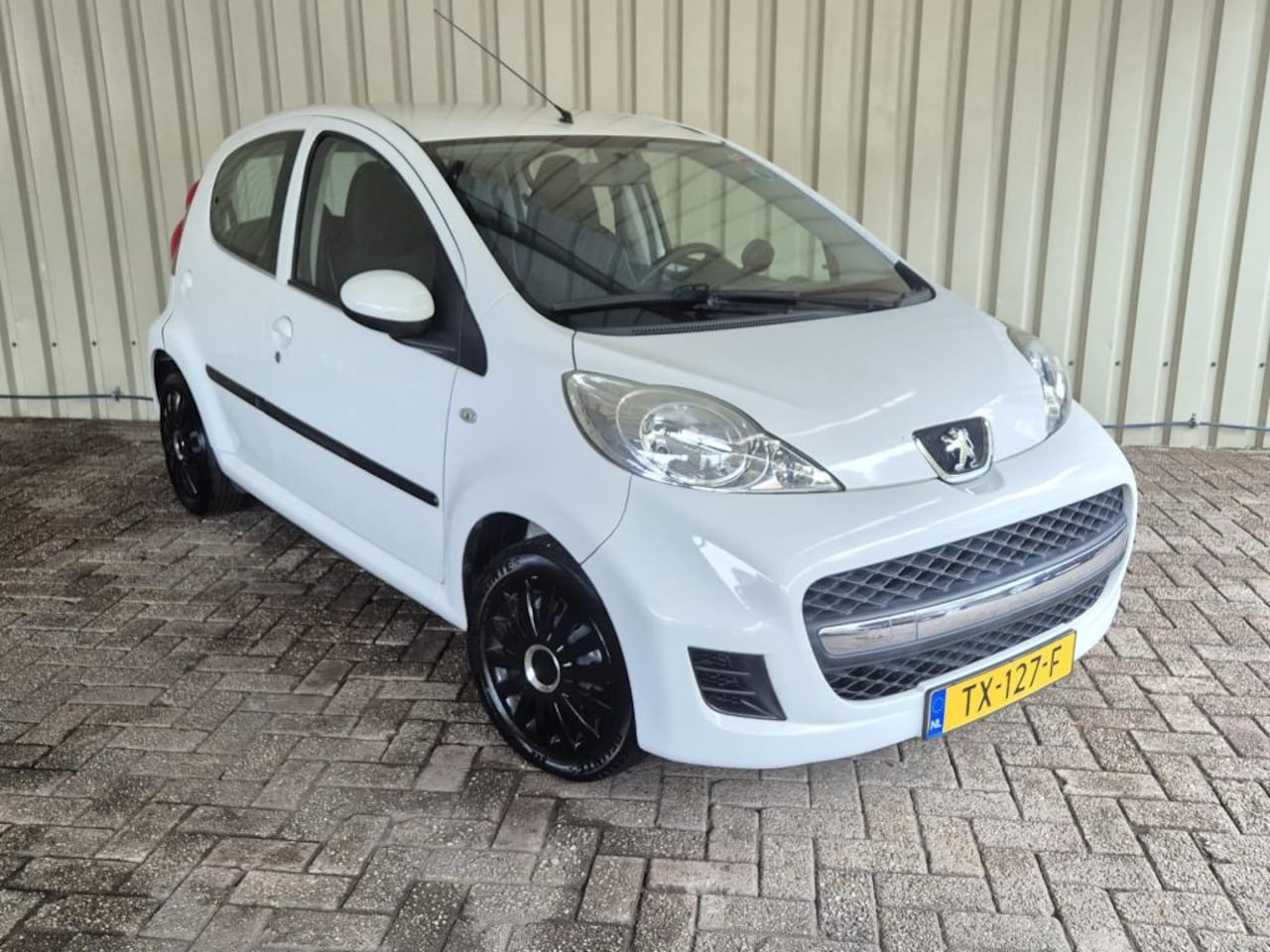 Peugeot 107 - 5-Drs Elektr. pakket Airco Nw APK.!! - AutoWereld.nl