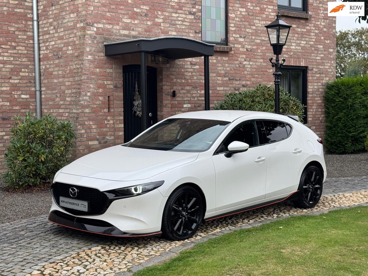 Mazda 3 - 2.0 e-SkyActiv-X M Hybrid 180 aero pack Bose Leder - AutoWereld.nl