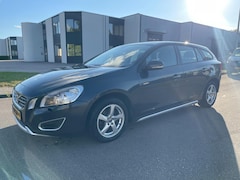 Volvo V60 - 2.0 D3 Kinetic BJ 2011 AIRCO Trekhaak