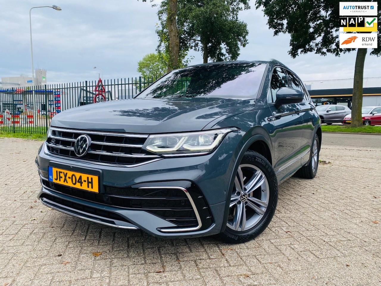 Volkswagen Tiguan - 1.5 TSI R-Line Business Pano Virtueel cockpit Camera - AutoWereld.nl